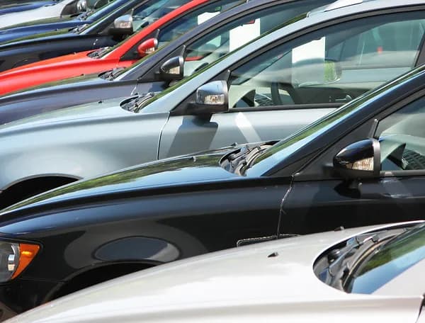 Klant met moment van verkochte auto bij Imex Cars - verkoop je auto snel in België